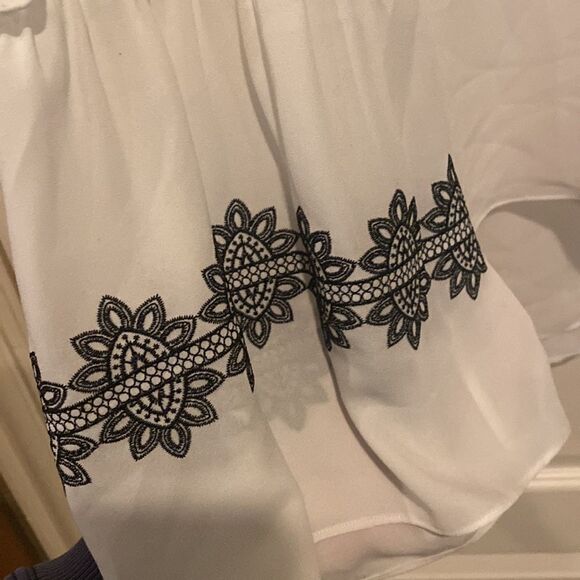 White House Black Market Medallion Embroidered Blouse Size 10 NWOT - Picture 5 of 12